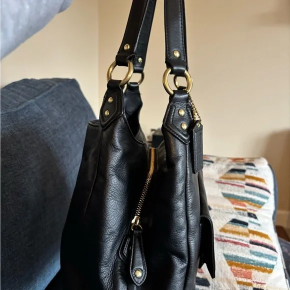 Coach SoHo G1380-F24686 Black Pebbled Leather 3-Compartment Hobo Bag in EUC - Picture 3 of 16